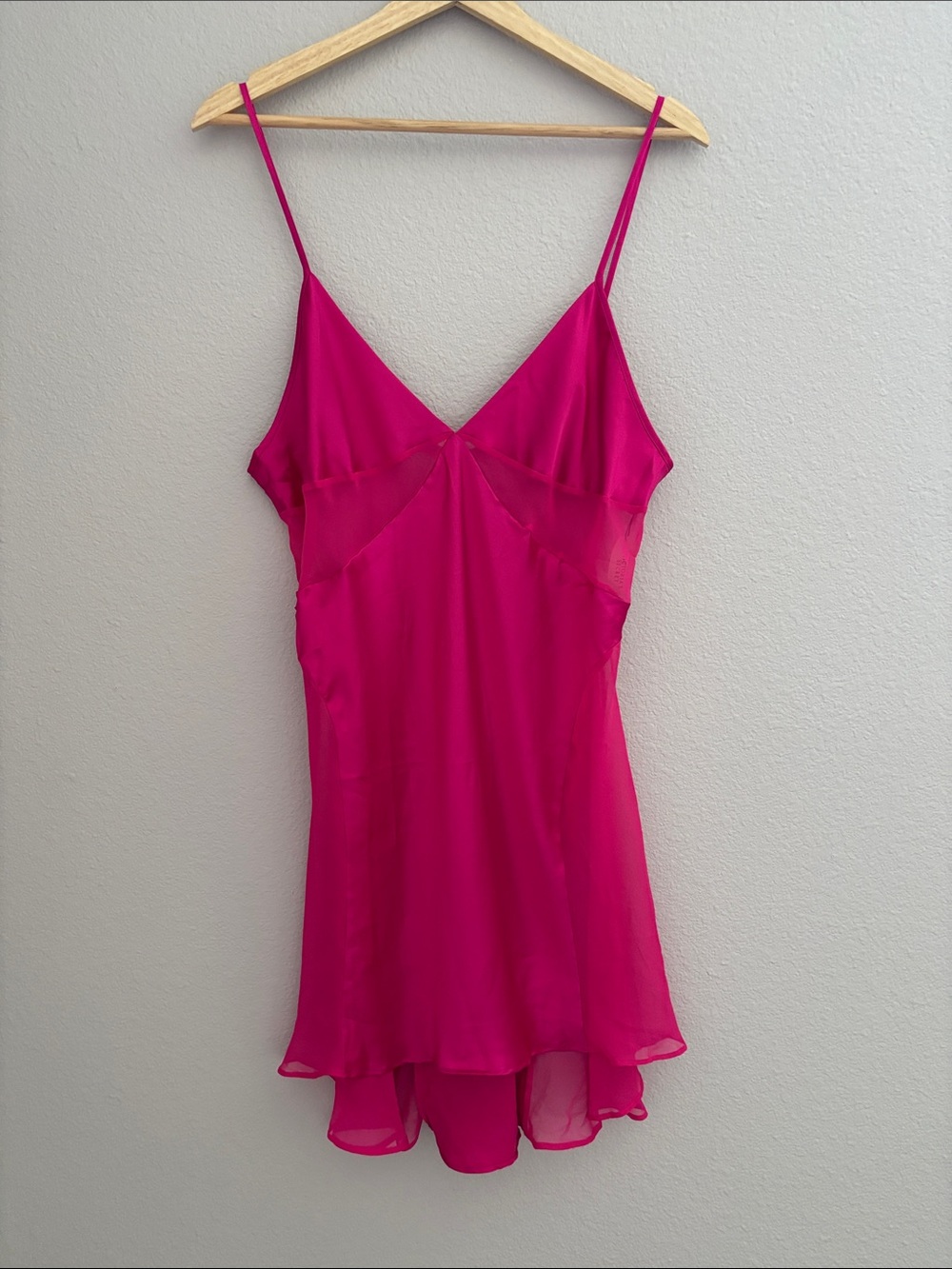NWT Vintage Y2K Victoria’s Secret Fuchsia Hot Pink Slip Dress Size L *Flaw*